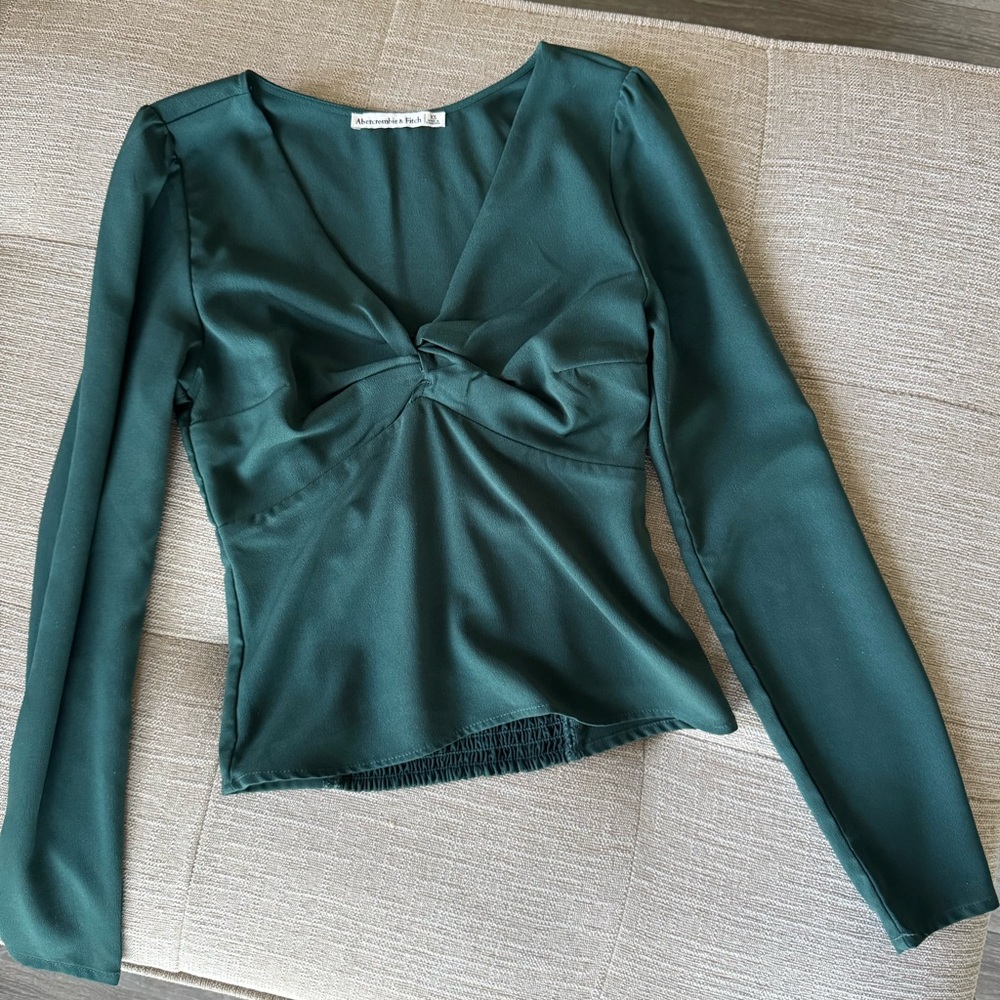 Elegant Green Long Sleeve Top